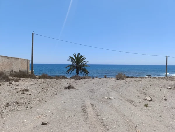 Proyecto a la venta en primera línea de playa en camping Pozo esparto(Almería)